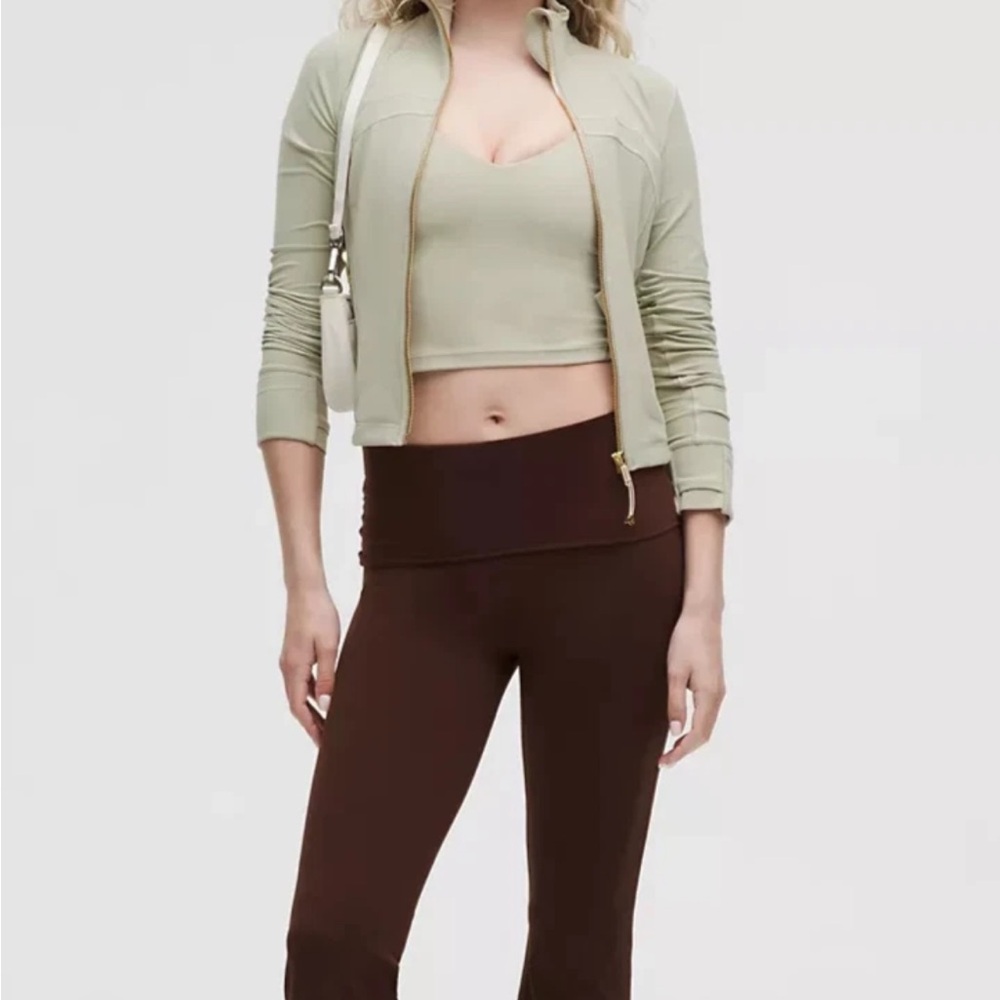 ‼️SOLD‼️lululemon cropped define jacket in fog green with gold zippers - Picture 11 of 17